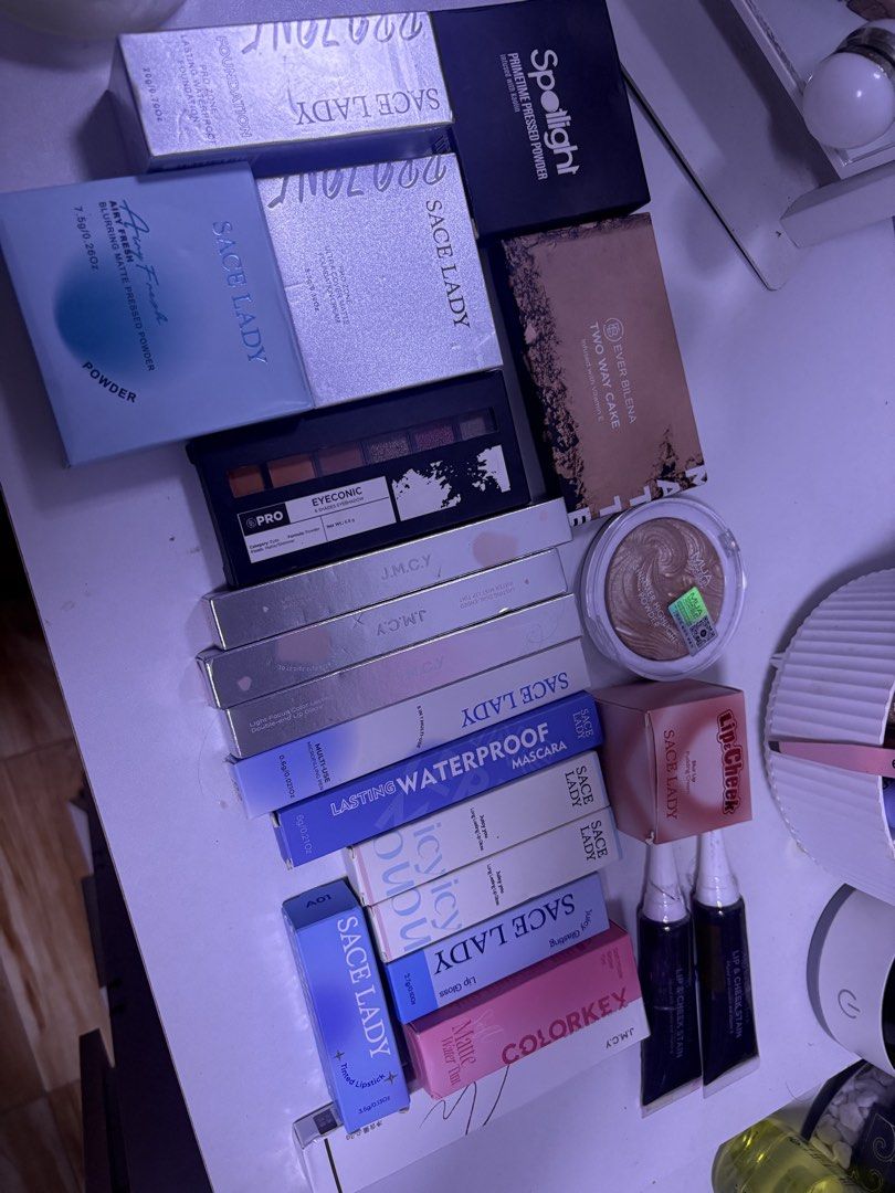 22PCS MAKE UP TAKE ALL (Category: Makeup) located in Bacoor. Submitted by itsluna_ (Listing ID 1463258606, Image 1). Description: Brand new and Sealed ₱1,500 TAKE ALL.