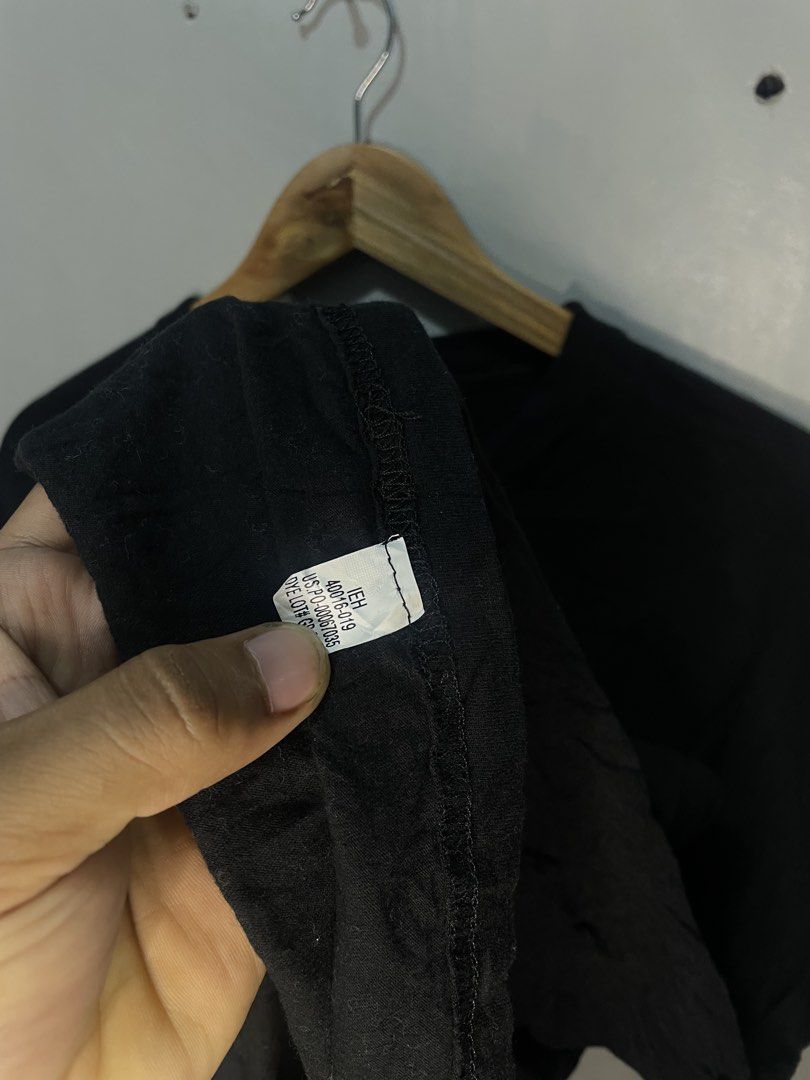 5.11 plain black tee (Category: Tshirts & Polo Shirts ) located in Binan City. Submitted by miguelcubelo (Listing ID 1463211609, Image 3). Description: 5.11 plain black tee condition: Excellent color rate: 10/10 size: Large dimes: 23”W x 29”L issue: NONE❌ ₱500.