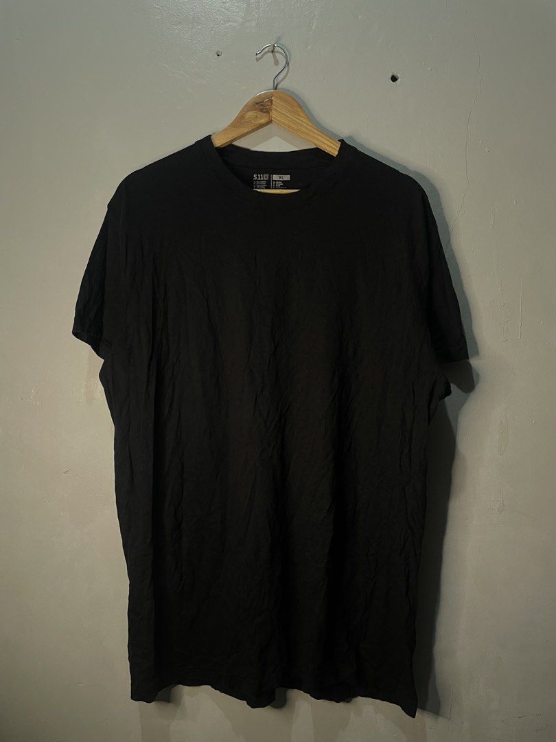 5.11 plain black tee (Category: Tshirts & Polo Shirts ) located in Binan City. Submitted by miguelcubelo (Listing ID 1463211609, Image 1). Description: 5.11 plain black tee condition: Excellent color rate: 10/10 size: Large dimes: 23”W x 29”L issue: NONE❌ ₱500.