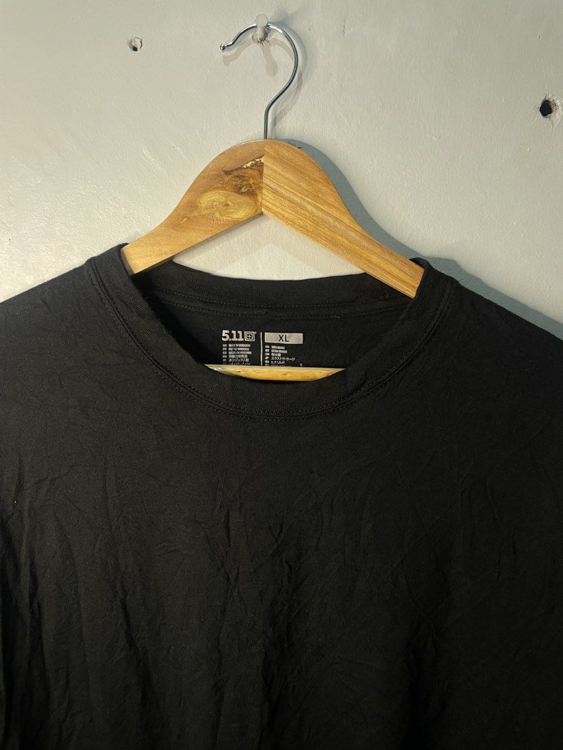 5.11 plain black tee (Category: Tshirts & Polo Shirts ) located in Binan City. Submitted by miguelcubelo (Listing ID 1463211609, Image 2). Description: 5.11 plain black tee condition: Excellent color rate: 10/10 size: Large dimes: 23”W x 29”L issue: NONE❌ ₱500.