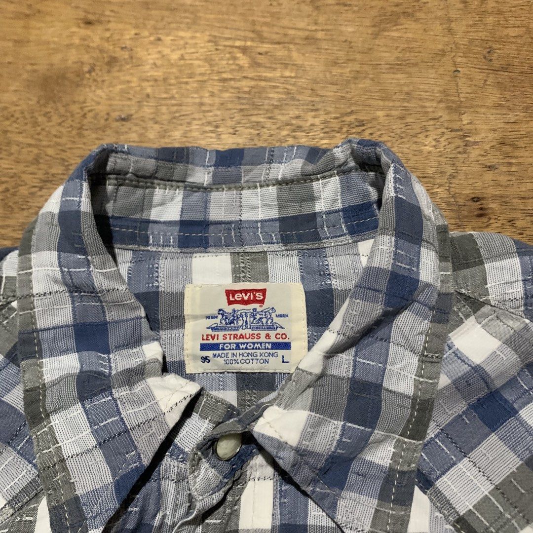 680 (Category: Longsleeves) located in Manila. Submitted by odids (Listing ID 1463234098, Image 3). Description: LEVIS LONGSLEEVE ❗️ GOOD AS NEW ISSUE : ❌❌❌ DIMES : 26 LENGTH / 18 WIDTH COLOR RATE : 9.8 DIRECT MESSAGE 📨 LOCATION : SIBONGA CEBU VOUCH / VC WITH ITEM FOR SAFETY ❗️.