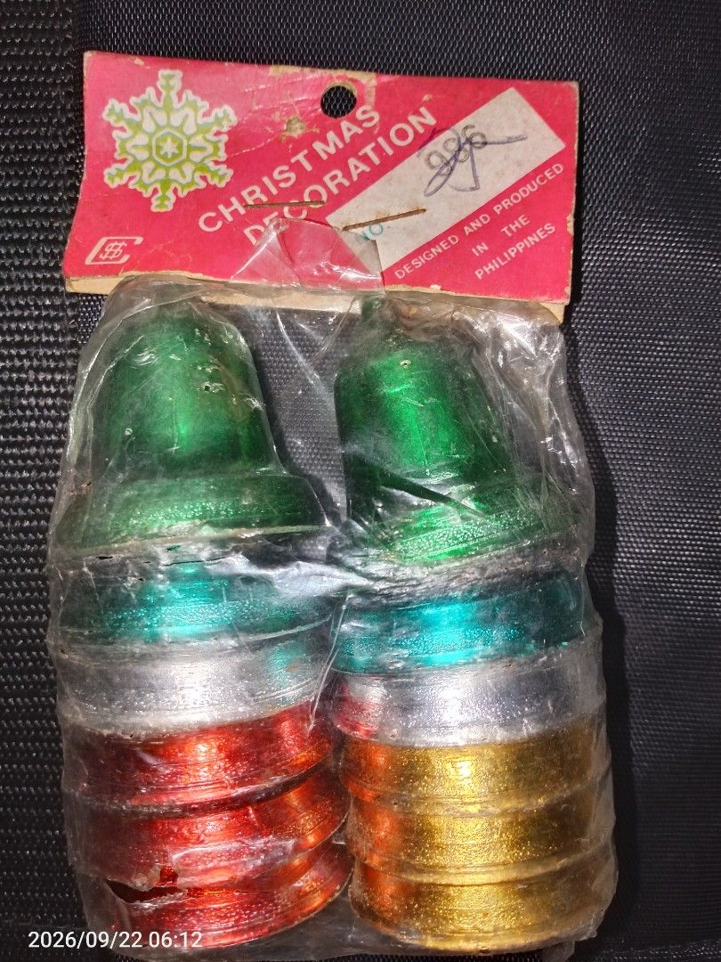 90s Christmas Small Bell Decoration (Category: Vintage Collectibles) located in Davao. Submitted by banana.pancake (Listing ID 1463322076, Image 1). Description: Still sealed condition shipping thru J&T door to door.