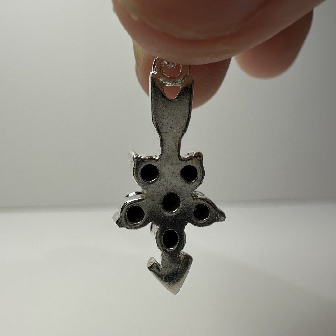 925 silver crystal black flower pendant 2.2g (Category: Charms) located in Pakil. Submitted by primrosehearts (Listing ID 1463289626, Image 2). Description: authentic 925 italy silver with stamping hypoallergenic grams: 2.2g.