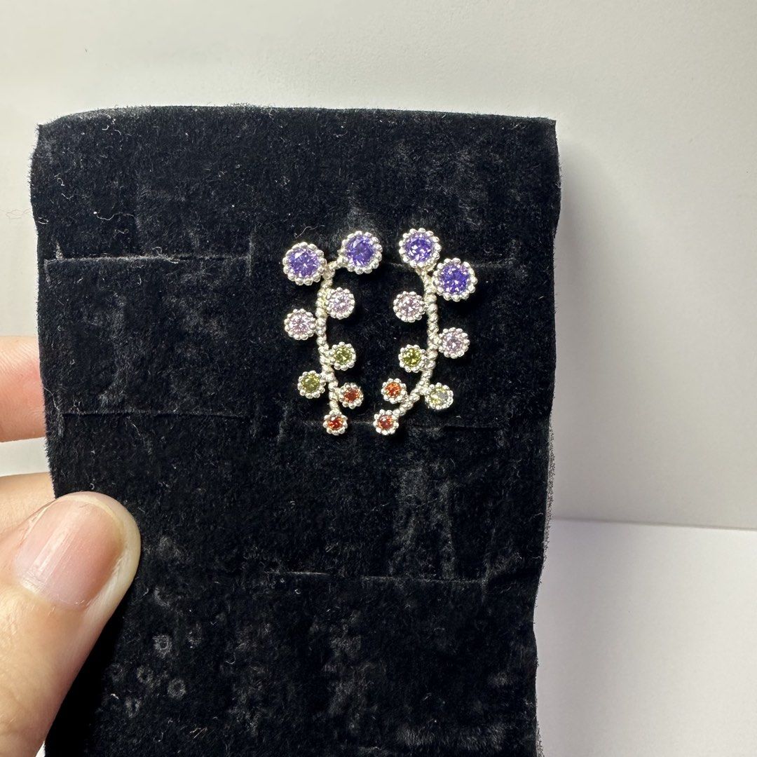925 silver ear climber earrings 2.7g (Category: Earrings) located in Pakil. Submitted by primrosehearts (Listing ID 1463287911, Image 3). Description: authentic 925 italy silver with stamping hypoallergenic grams: 2.7g.