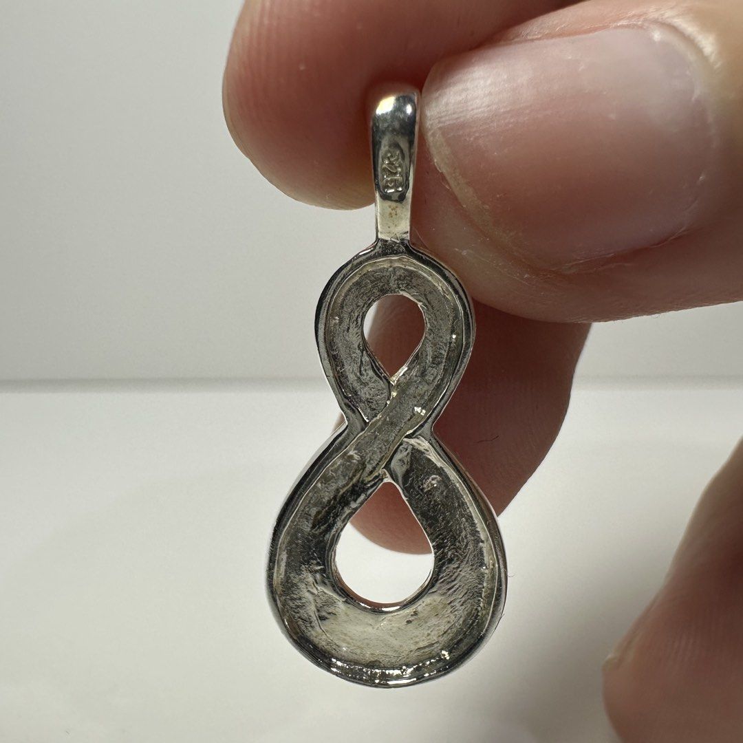 925 silver infinity pendant 1.6g (Category: Charms) located in Pakil. Submitted by primrosehearts (Listing ID 1463292714, Image 2). Description: authentic 925 italy silver with stamping hypoallergenic grams: 1.6g.