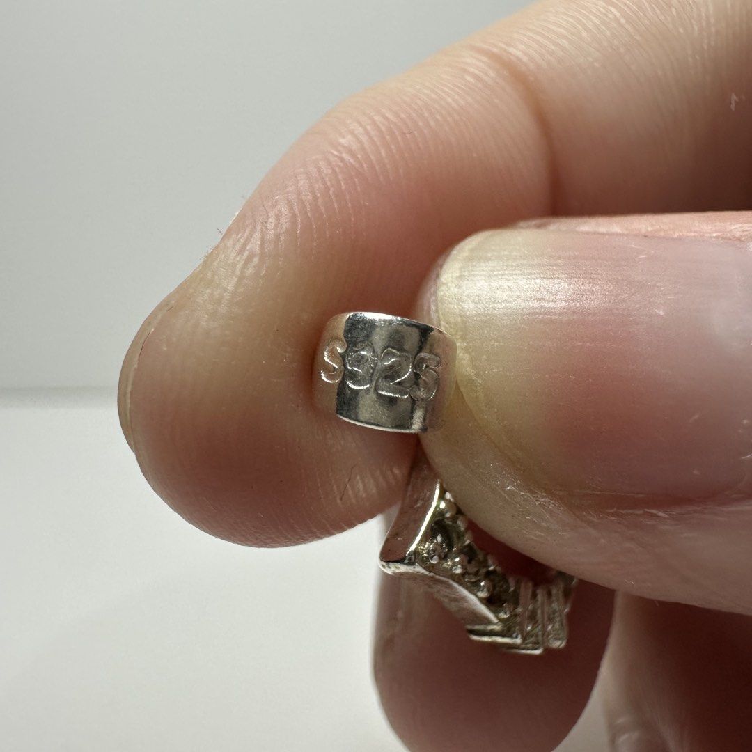 925 silver studded hello kitty pendant 1.4g (Category: Charms) located in Pakil. Submitted by primrosehearts (Listing ID 1463292177, Image 3). Description: authentic 925 italy silver with stamping hypoallergenic grams: 1.4g.