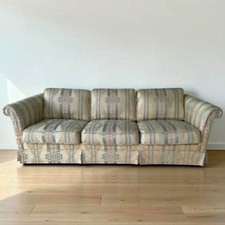 (Category: ) located in . Submitted by ilovecuratedfurnitures (Listing ID 1463131844, Image 1). Description: .