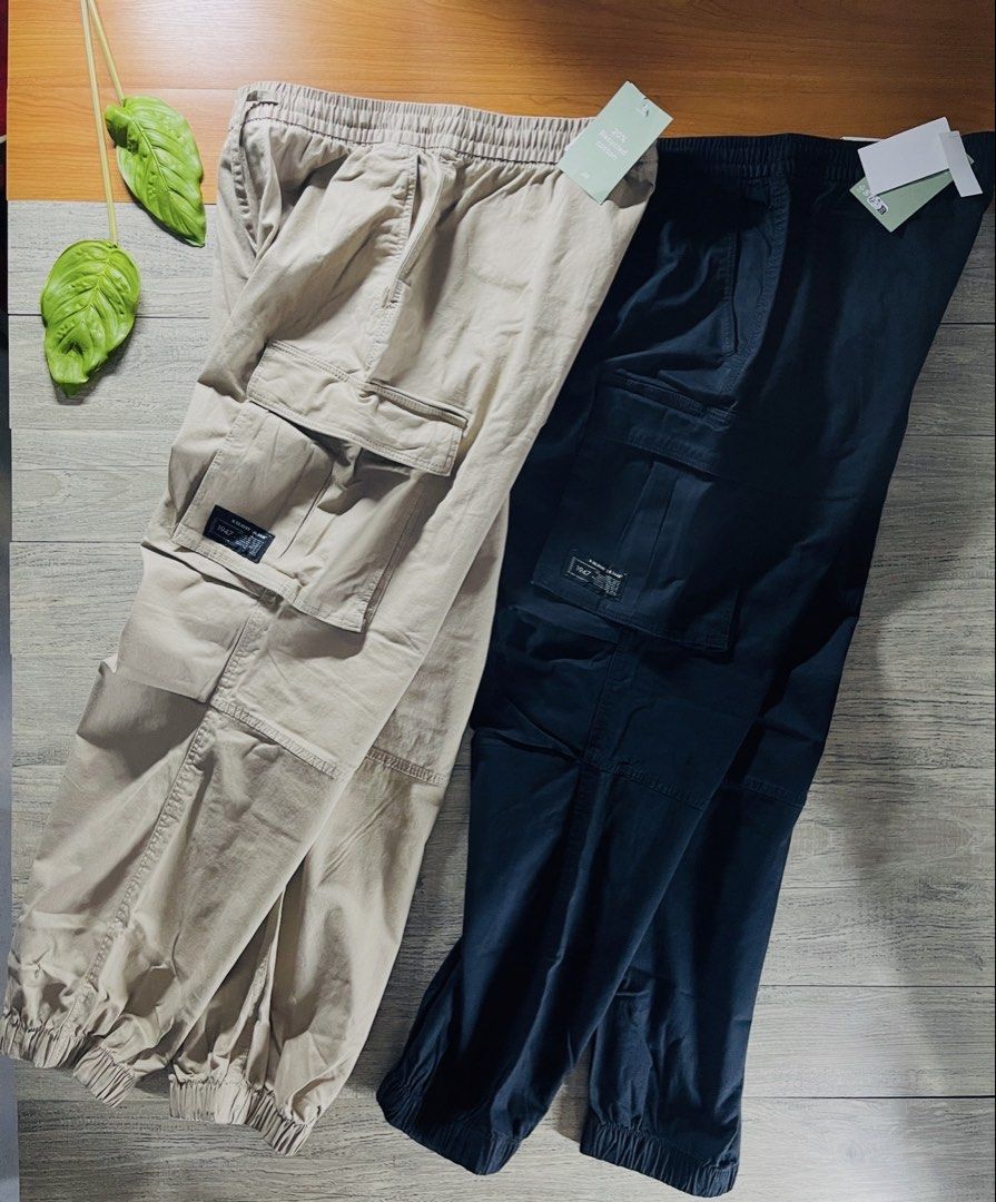 ‼️ Available H&M Cargo mens (Category: Joggers) located in Quezon City. Submitted by akieo (Listing ID 1463308367, Image 1). Description: H&M mens cargo pants Brand new - Price 1,000 each only‼️ Black and khaki available color Qc Nationwide shipping.