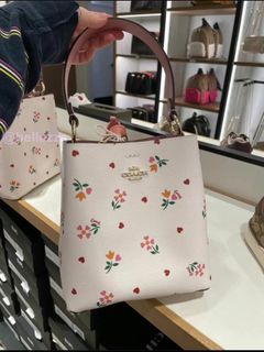 （分類：）位於 。 由 bellezza. 提交（商品編號 1463174146，圖片 1）。簡介： 。