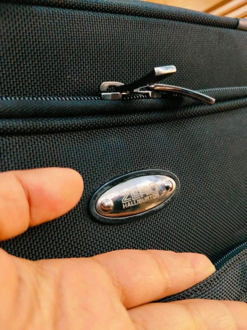 🧳 Halliburton upright (Category: Luggage) located in Manila. Submitted by chocoman0235367 (Listing ID 1463153400, Image 2). Description: .