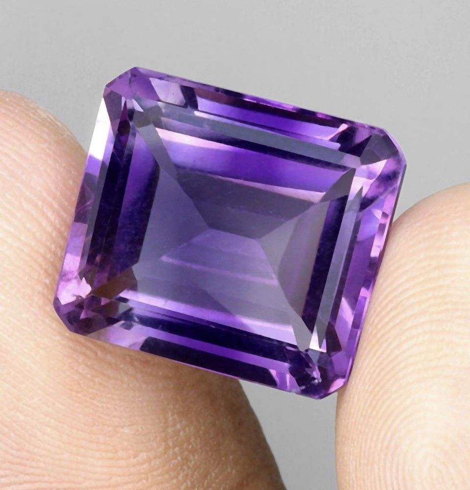 💯 Natural URUGUAY AMETHYST loose (Category: Precious Stones) located in Kawit. Submitted by authentic_gemstones_byalton (Listing ID 1463159197, Image 2). Description: Available! 💯 NATURAL AMETHYST LOOSE -14 0 carats -15.0x13.0x9.0 (mm) -Octagon cut -Unheated/untreated -7.0 (hardness) -VVS clarity -Uruguay (origin) PRICE: Only 4,300 php #amethyst #NaturalGemstones #AuthenticGemstonesbyALTON.
