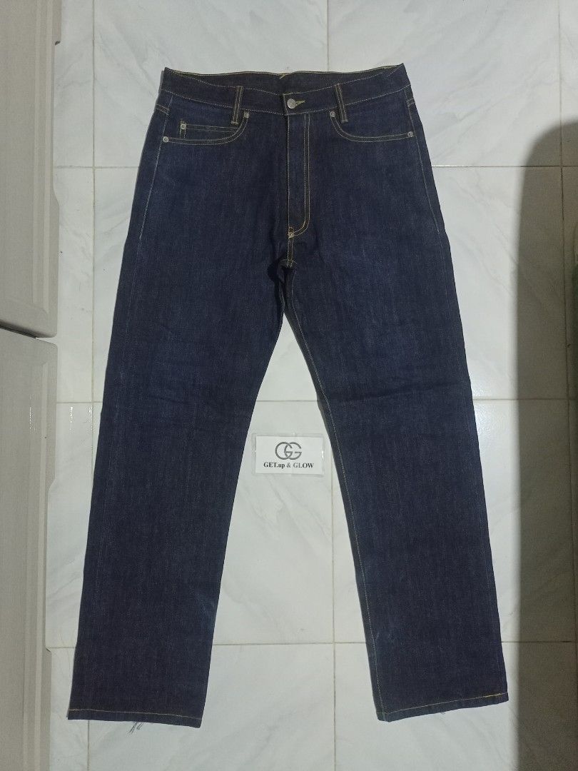 ✅ PROVIDER Raw Selvedge Denim (Category: Jeans) located in Palo. Submitted by getupandglow (Listing ID 1463166702, Image 2). Description: ✅ PROVIDER Raw Selvedge Denim Embroidered Gold Chain Design Size: 32 Lenght: 42 Leg Opening: 8.5 Issue: None, minimal sign if usage only Condition: Excellent over-all (Crispy) Price: ₱1,000 only + sf 📍 Location: LEYTE MODE OF PAYMENT 💳 GCash (Payment 1st) | ✈️ J&T 📩 MAKE OFFER lang if interested..