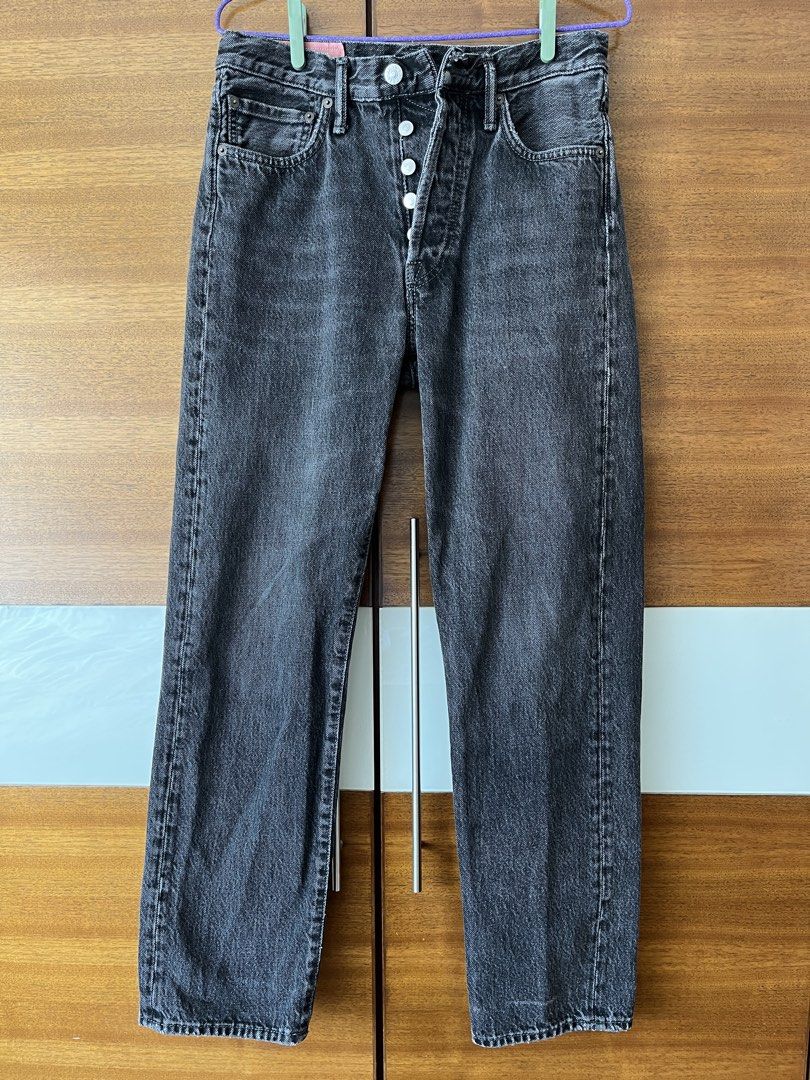 Acne Studios 1996 Black Vintage Wash Jeans |黑色洗水牛仔褲 Size 28/30 （分類：牛仔褲）位於 Hong Kong。 由 maud.shell 提交（商品編號 1463204192，圖片 1）。簡介： [Acne Studios] 1996 High-Rise Straight Jeans – Vintage Black - Size: 28 / 30 (High-rise fit, approx. Size S) - Features: Iconic 1996 high-rise straight leg with a slight taper, subtle vintage wash finish, classic button fly, signature paper patch - Full length: approx. 98.5-99 cm Acne Studios【1996 系列】高腰直筒牛仔褲 – 復古黑色洗水效果 - 