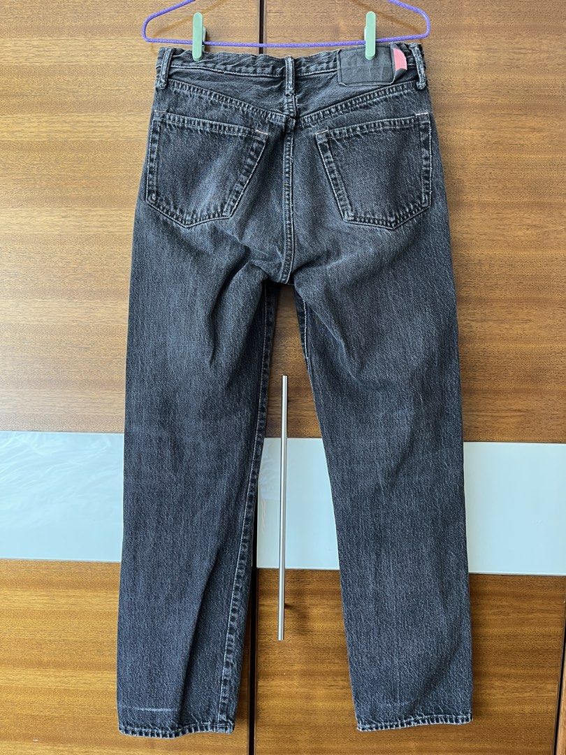 Acne Studios 1996 Black Vintage Wash Jeans |黑色洗水牛仔褲 Size 28/30 （分類：牛仔褲）位於 Hong Kong。 由 maud.shell 提交（商品編號 1463204192，圖片 2）。簡介： [Acne Studios] 1996 High-Rise Straight Jeans – Vintage Black - Size: 28 / 30 (High-rise fit, approx. Size S) - Features: Iconic 1996 high-rise straight leg with a slight taper, subtle vintage wash finish, classic button fly, signature paper patch - Full length: approx. 98.5-99 cm Acne Studios【1996 系列】高腰直筒牛仔褲 – 復古黑色洗水效果 - 