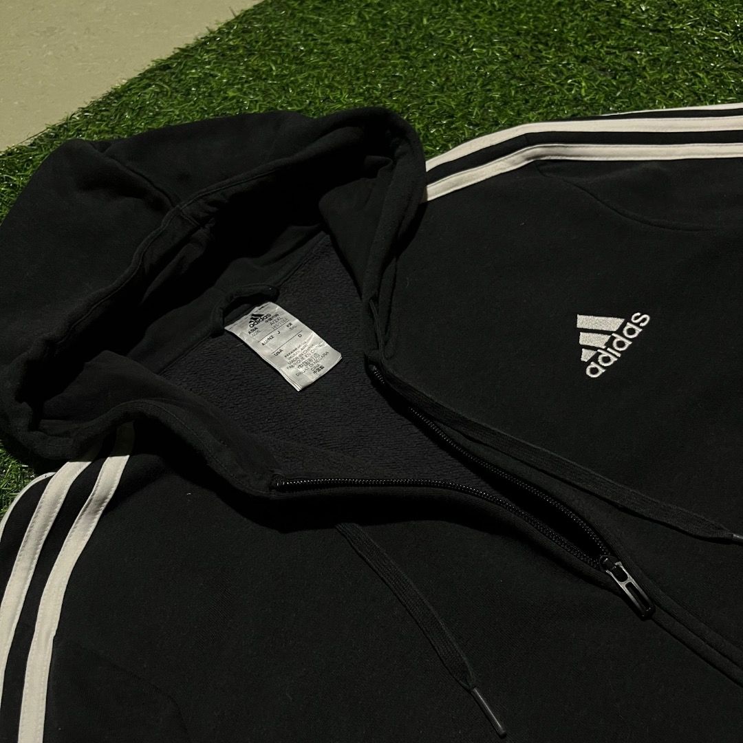 Adidas 3 Stripe Hoodie Jacket (Category: Coats, Jackets and Outerwear) located in Cebu City. Submitted by thriftbrent1 (Listing ID 1463295255, Image 2). Description: GOOD CONDITION ISSUE : NONE ❌❌❌ SIZE 2XL ON TAG BUT FITTINGS ON LARGE COLOR RATE : 9.6/10 LOCATION : ARGAO CEBU COURIER: JNT/LBC.