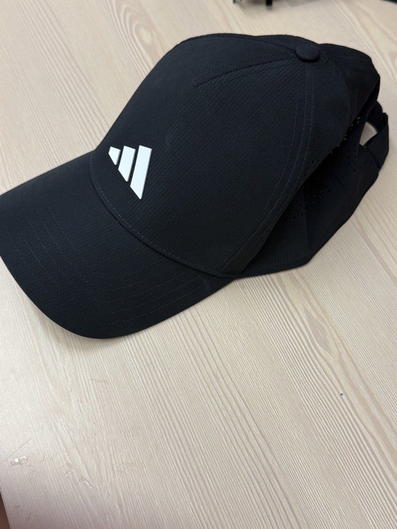Adidas Black Cap with White Logo （分類：棒球帽、帽）位於 Hong Kong。 由 samuel.476 提交（商品編號 1463261111，圖片 2）。簡介： Black Adidas cap. Features the classic three-stripe logo in white on the front. The material looks breathable, possibly with small perforations on the sides. Adjustable strap at the back for a good fit. Great for sports or casual wear.。