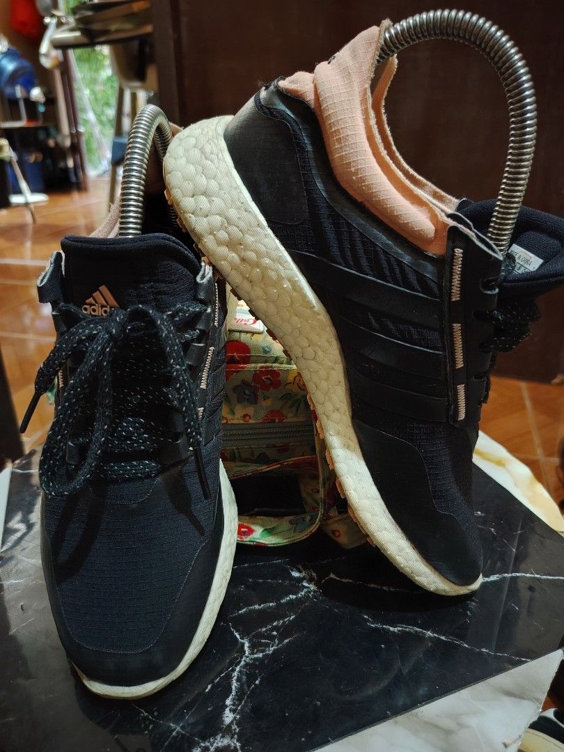 ADIDAS ULTRA BOOST (Category: Sneakers) located in Taguig. Submitted by mackz13triftshop (Listing ID 1463138887, Image 2). Description: ADIDAS ULTRA BOOST WOMENS US 5 1/2 EURO 36 1/2 CM 22.5 ➡️sign of usage ➡️ good condi ➡️need linis ➡️payment first +sf ➡️nego ➡️pm for details.