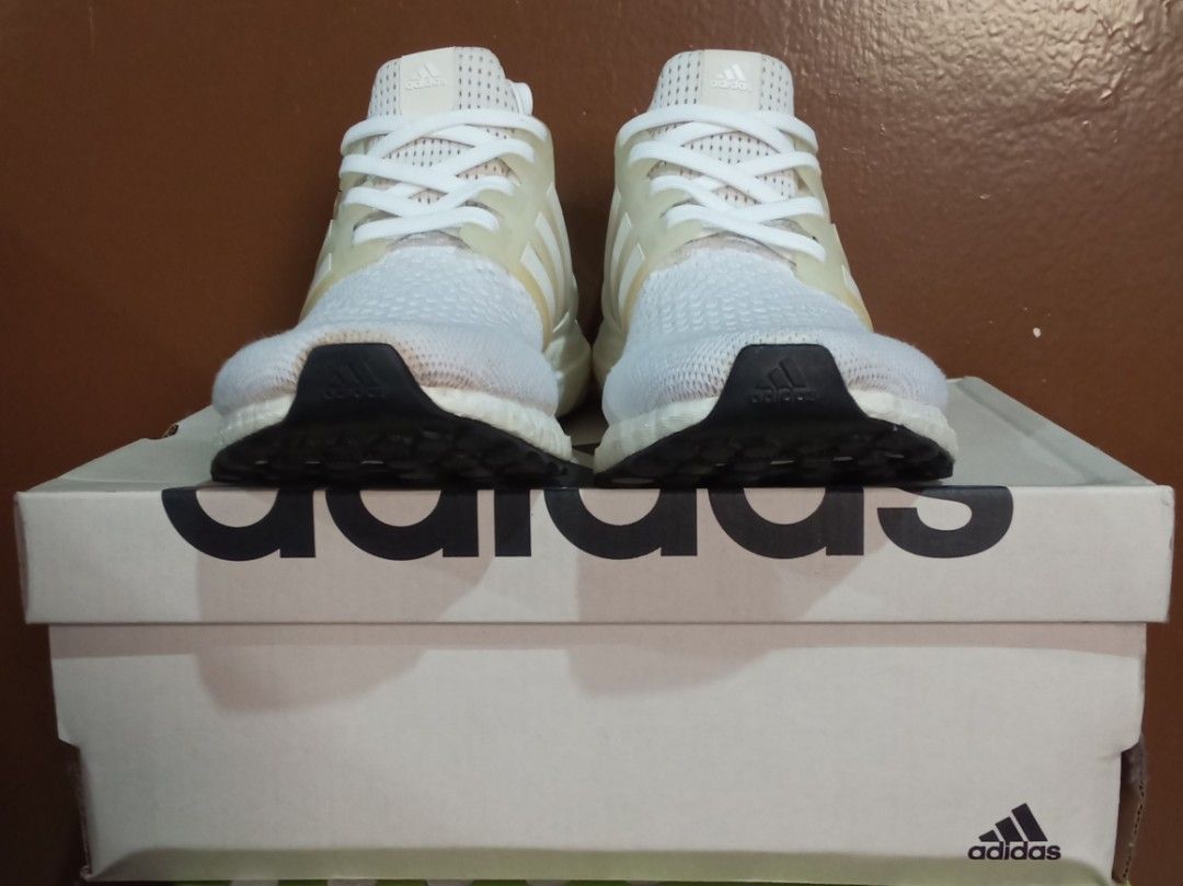 Adidas Ultraboost 1.0 DNA (Category: Sneakers) located in Manila. Submitted by la.tngc07 (Listing ID 1463198072, Image 2). Description: Some yellowing on the plastic cage is present. Foam outsole is still clean. Light stains on the heel tab..