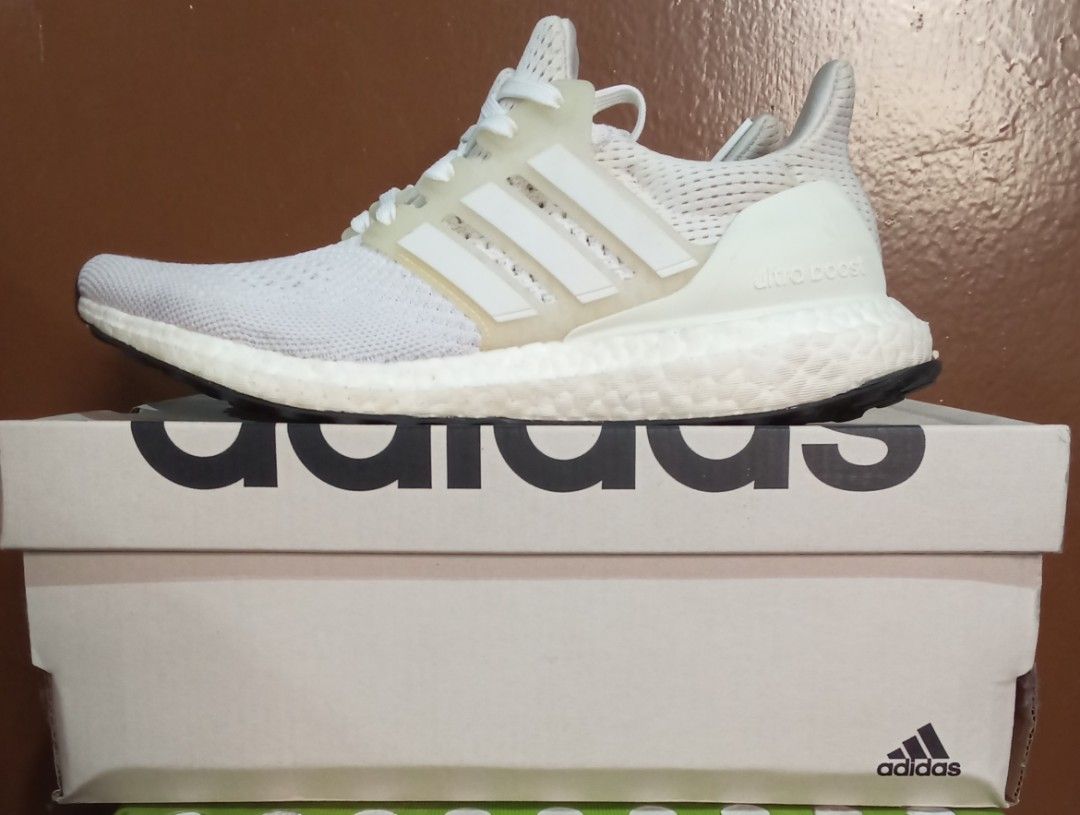 Adidas Ultraboost 1.0 DNA (Category: Sneakers) located in Manila. Submitted by la.tngc07 (Listing ID 1463198072, Image 1). Description: Some yellowing on the plastic cage is present. Foam outsole is still clean. Light stains on the heel tab..