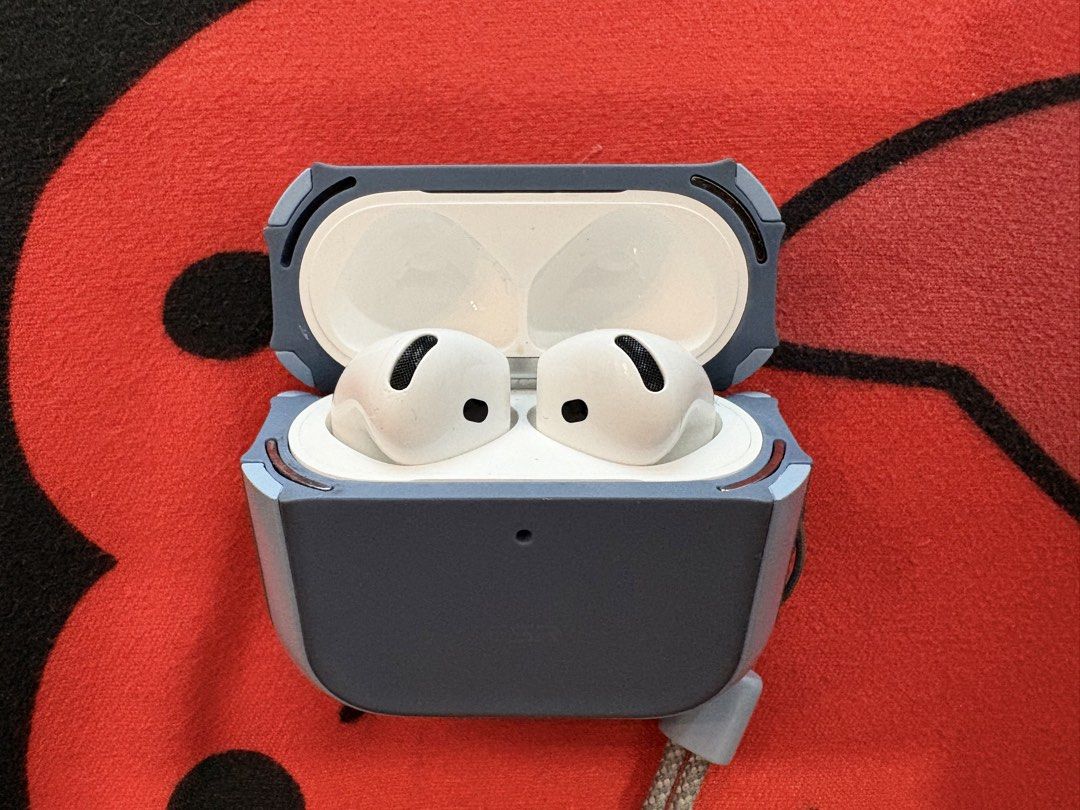Airpods 4 with Active Noice Cancellation (Category: Earphones) located in Quezon City. Submitted by super3rdee (Listing ID 1463144306, Image 2). Description: Key Features: Active Noise Cancellation (ANC): Reduces background noise without silicone ear tips. H2 Chip: Powers computational audio features like Adaptive Audio, Transparency mode, and Conversation Awareness. Voice Isolation: Clears up your voice during phone calls in loud environments. R