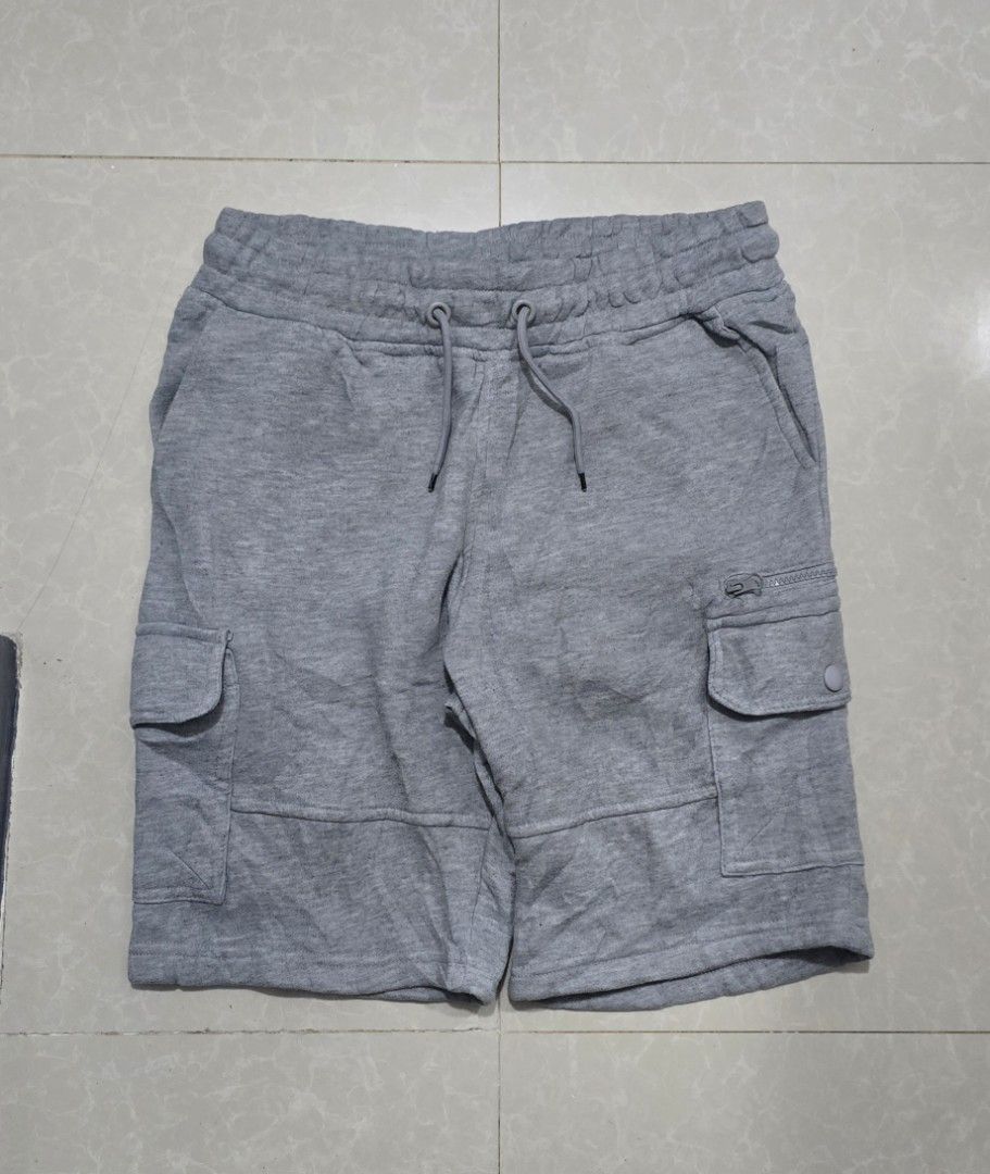 Akademiks Fleece Cargo short (Category: Shorts) located in El Nido. Submitted by marco.tandoc (Listing ID 1463234423, Image 1). Description: heavy weight size: Large waist: 32-36 length: 21 leg opening: 11 no issue.