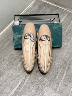 (Category: ) located in . Submitted by caitlynmaycloset (Listing ID 1463248991, Image 1). Description: .