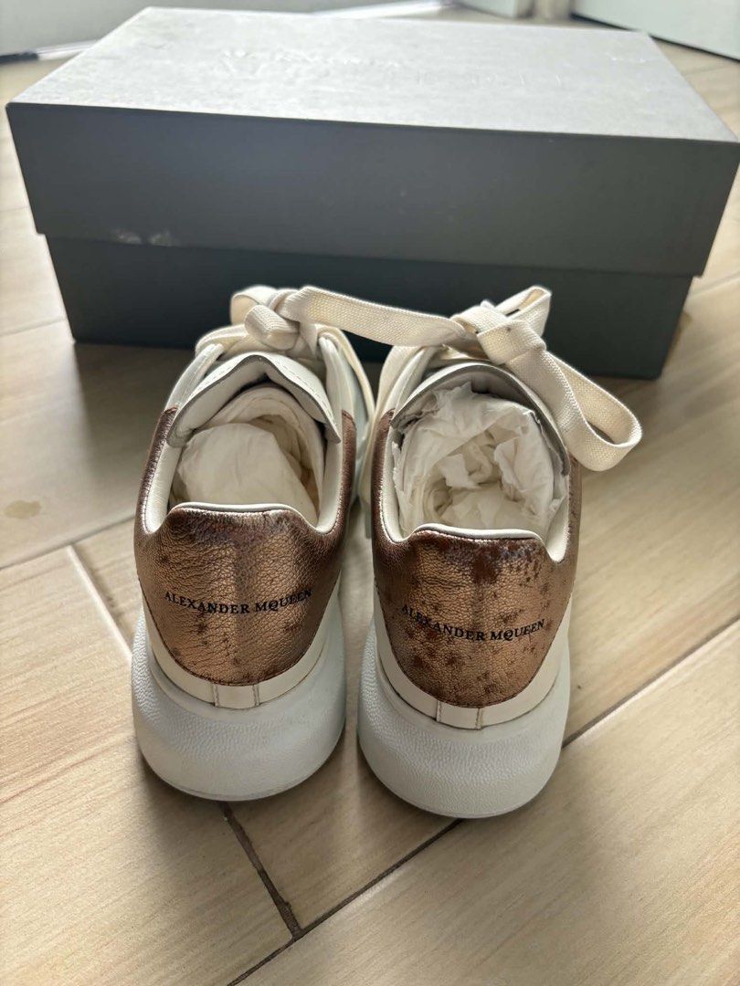 Alexander Mcqueen Sneakers (Category: Sneakers & Footwear) located in Quezon City. Submitted by cel1111 (Listing ID 1463261242, Image 3). Description: Alexander Mcqueen Sneakers Size 35 Slightly used ₱6,500.