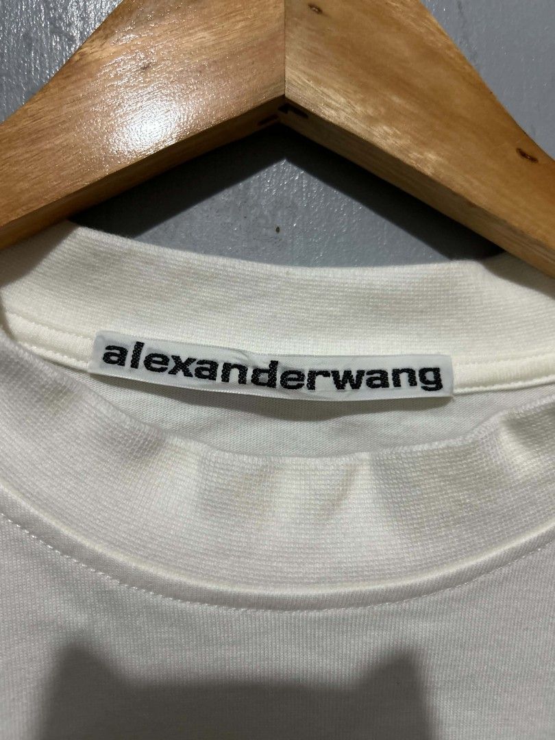 ALEXANDER WANG WHITE LOGO PRINT (Category: Tshirts & Polo Shirts ) located in Bayombong. Submitted by hc_apparel0124 (Listing ID 1463221491, Image 3). Description: DIMES : 23 BY 28 XL FITTINGS MAGANDA ANG TELA.