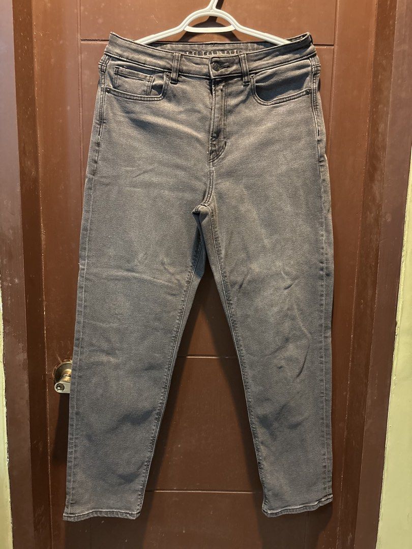 American Eagle — Mom Jean (Category: Jeans) located in Paranaque City. Submitted by margauxm (Listing ID 1463266314, Image 1). Description: [AMERICAN EAGLE — Mom Jean] — US8 Size — Lightly used! Still in super good condition — Comfortable! Material is so soft — No stains, runs or damage on the item, see photos! RFS: Decluttering.