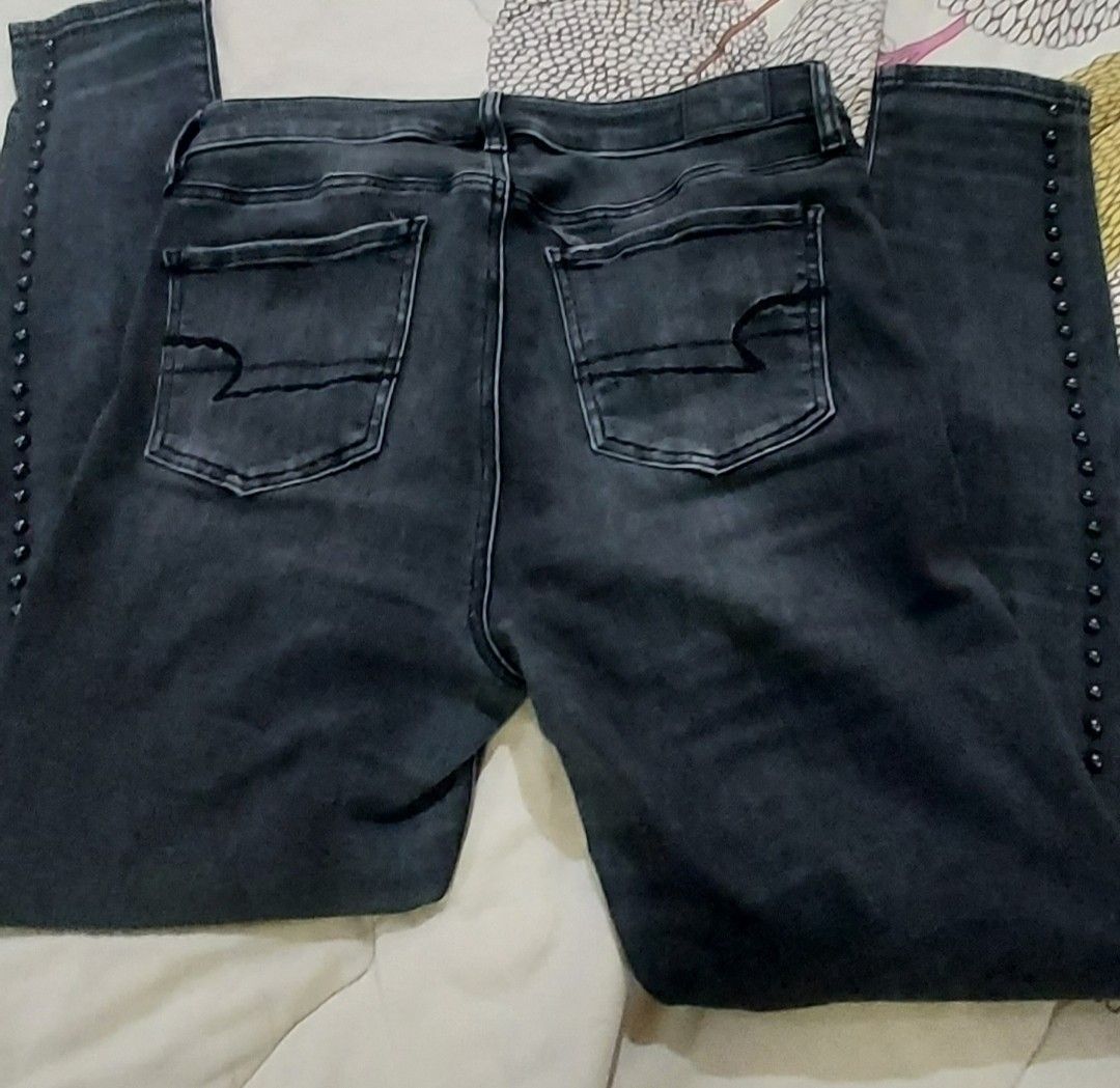 American eagle denim jeans super strech (Category: Jeans) located in Talisay. Submitted by j-selectfinds (Listing ID 1463259885, Image 2). Description: Lightly used. American eagle jeans superstrech. Fits 28-33 waistline superstrechy black denim. RFS: declutter.