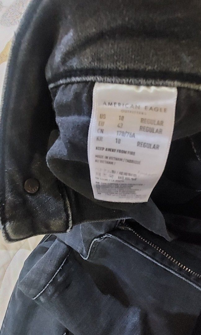 American eagle denim jeans super strech (Category: Jeans) located in Talisay. Submitted by j-selectfinds (Listing ID 1463259885, Image 3). Description: Lightly used. American eagle jeans superstrech. Fits 28-33 waistline superstrechy black denim. RFS: declutter.