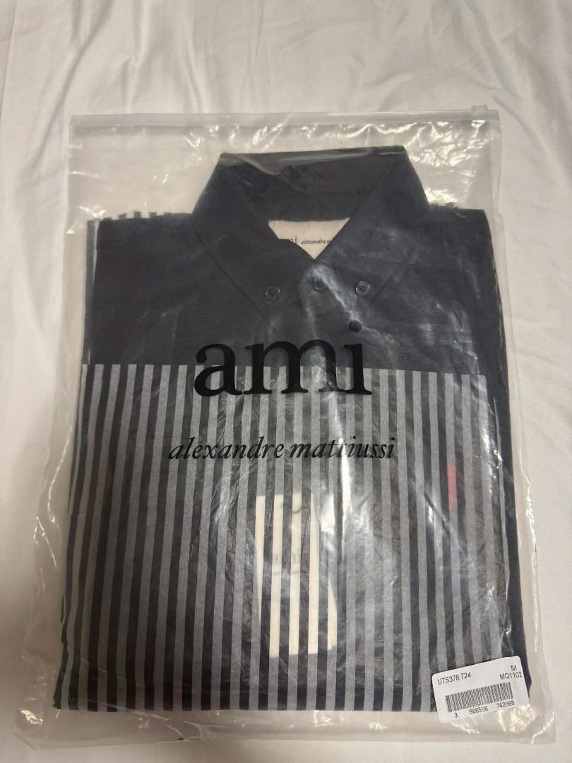 Ami Long Sleeve (Category: Tshirts & Polo Shirts ) located in Taguig. Submitted by velosmitten (Listing ID 1463150060, Image 2). Description: ** PLEASE READ!! ** * Available as long as posted 21x27in M on tag PHP 1,500 * Same-day delivery within Metro Manila via Grab/Lalamove * Delivery fee shouldered by the buyer * Meetups on Vista Mall Taguig (any day) and BGC (weekends).