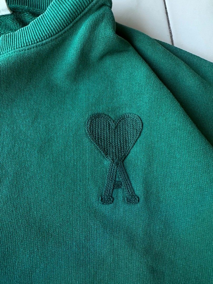 Ami pullover crew neck (Category: Coats, Jackets and Outerwear) located in Ilagan. Submitted by kianluis (Listing ID 1463253496, Image 3). Description: Excellent condition✅ Good for personal use only✅ Ribbings are tight✅ semi boxy fit✅ Condition: 9.3/10 Color rate: 9.2/10 Issue: Minimal oil stain, hindi masyado visible (di makita sa cam) Needwash Size: small on tag 22 width 24 length.