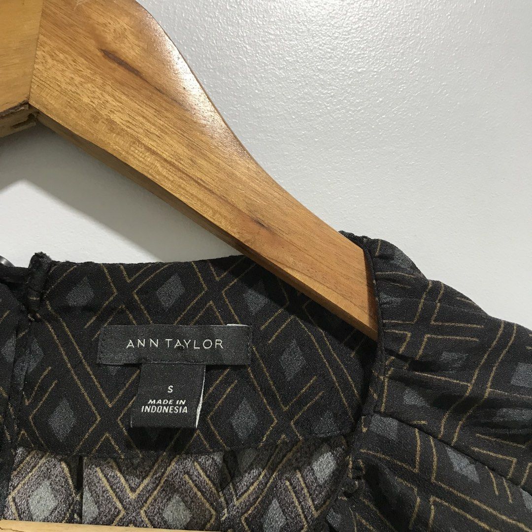ANN TAYLOR Printed Top (Category: Blouses) located in Cavite. Submitted by tanya.valentin (Listing ID 1463295533, Image 3). Description: - 22x26.