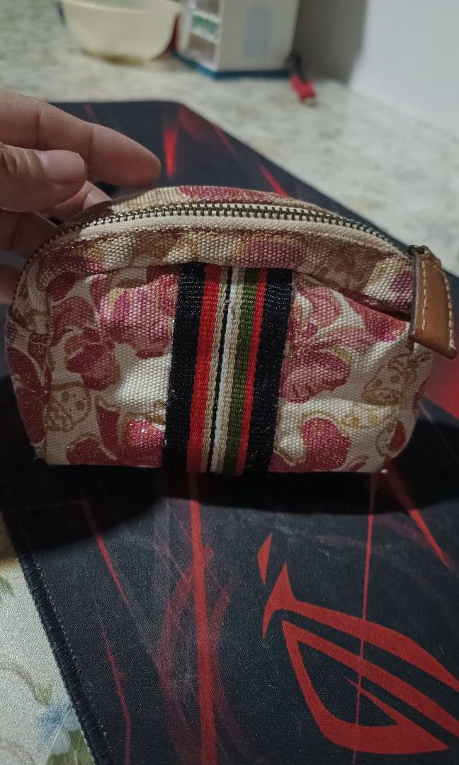 Anna Sui pouch (Category: Purses & Pouches) located in Pasay City. Submitted by khim1202ma07307 (Listing ID 1463325573, Image 2). Description: .