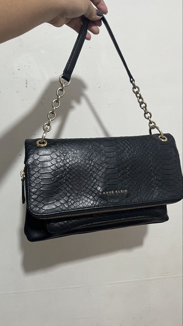 Anne Klein Shoulder Bag (Category: Shoulder Bags) located in Muntinlupa City. Submitted by pinkflower.226 (Listing ID 1463181888, Image 1). Description: Minimal sign of usage See photos for reference G-Payment/Bank Transfer Accepted .