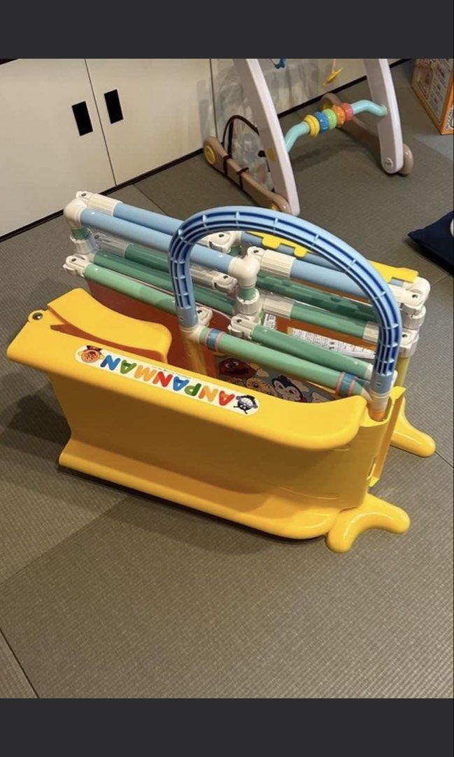 Anpanman 兒童滑梯組合 （分類：嬰兒玩具）位於 Hong Kong。 由 seller0121 提交（商品編號 1463149090，圖片 3）。簡介： 好新淨 係Anpanman嘅滑梯組合，小朋友玩一流。有埋攀爬架同埋籃球框，可以玩好耐。收埋唔佔地方，好方便。。