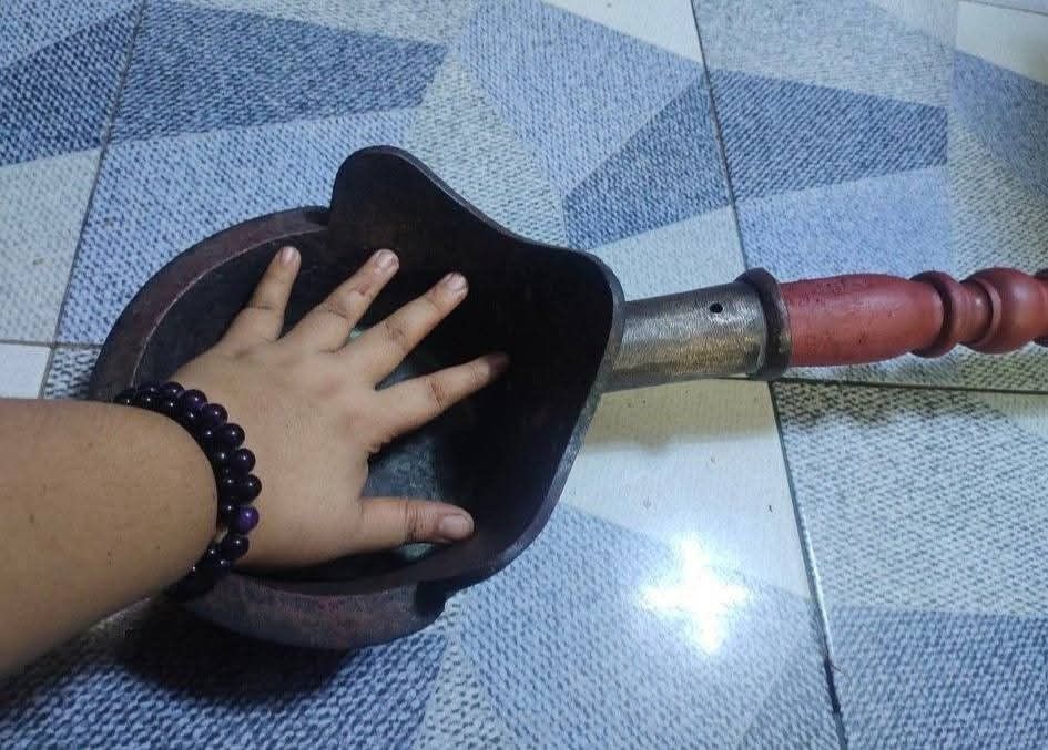 Antique Big Prinsa (Category: Vintage Collectibles) located in Mandaluyong City. Submitted by theforgottentreasures (Listing ID 1463322480, Image 2). Description: 4500 pesos!!! 📌 Antique Big Prinsa 23 x 9 x 5 inches made of brass, iron and wood what you see is what you get.