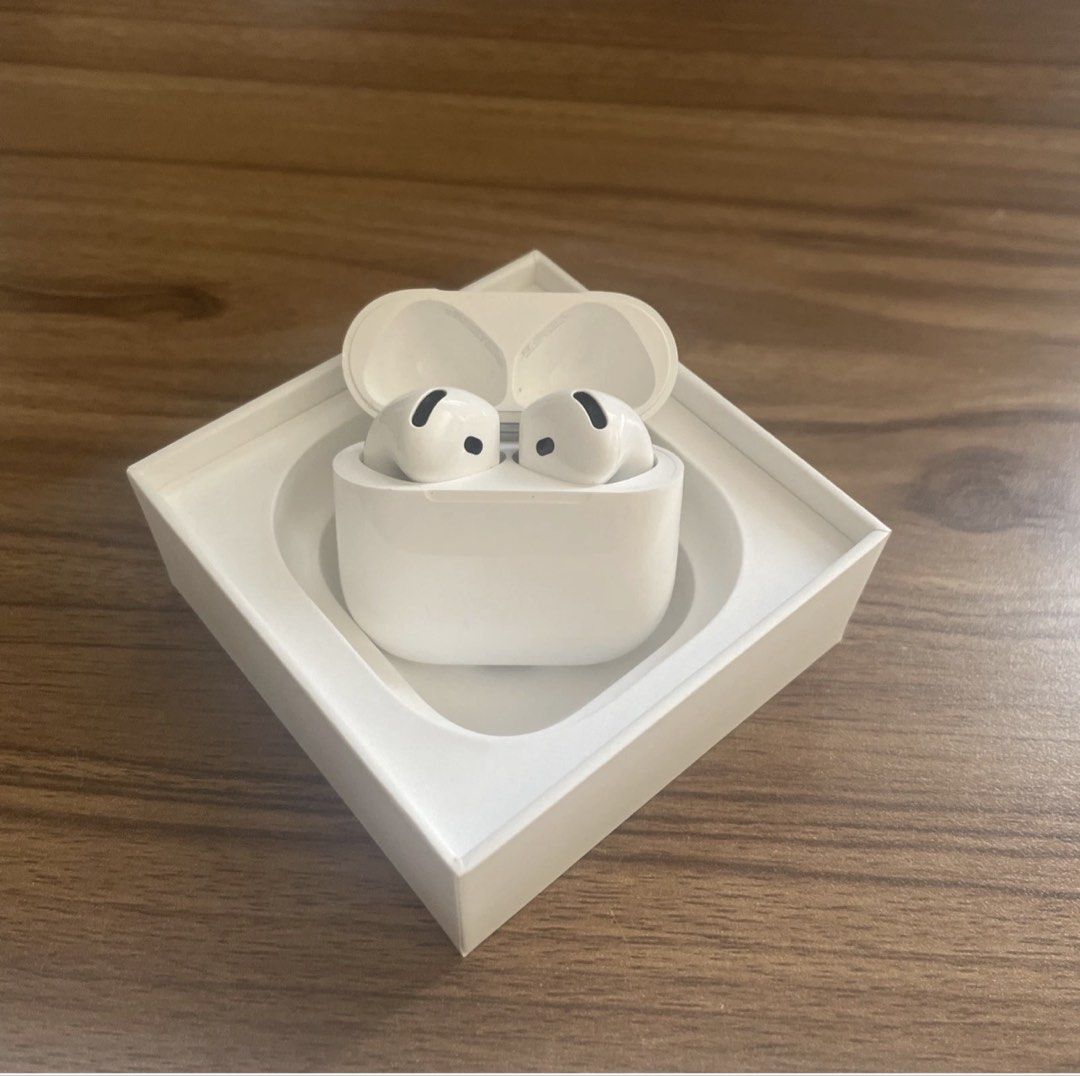 Apple AirPods 4 （分類：耳機）位於 Hong Kong。 由 supersam03 提交（商品編號 1463122318，圖片 2）。簡介： Apple AirPods 4 for sale (NO ANC) the case and AirPods are as good as new. Used only a few times are my spare earphones. Spigen drop protection case is included as well as box and all original accessories 。