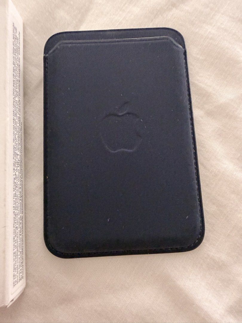 Apple Finewoven wallet w magsafe navy (Category: Other Gadgets) located in Cabanatuan. Submitted by frugalchic.md (Listing ID 1463135371, Image 2). Description: .