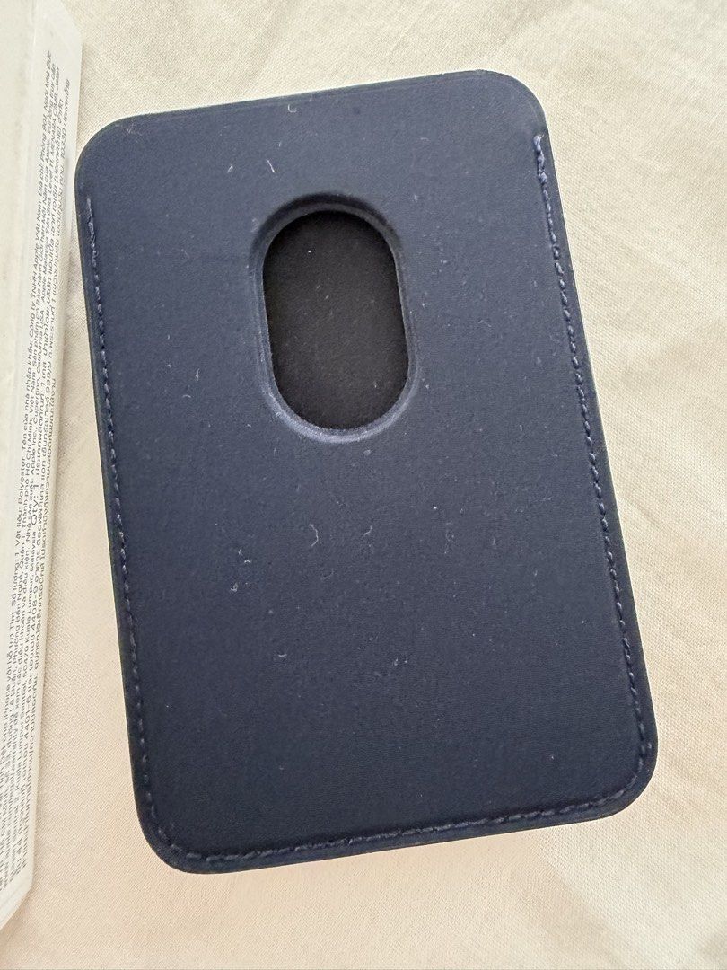 Apple Finewoven wallet w magsafe navy (Category: Other Gadgets) located in Cabanatuan. Submitted by frugalchic.md (Listing ID 1463135371, Image 3). Description: .