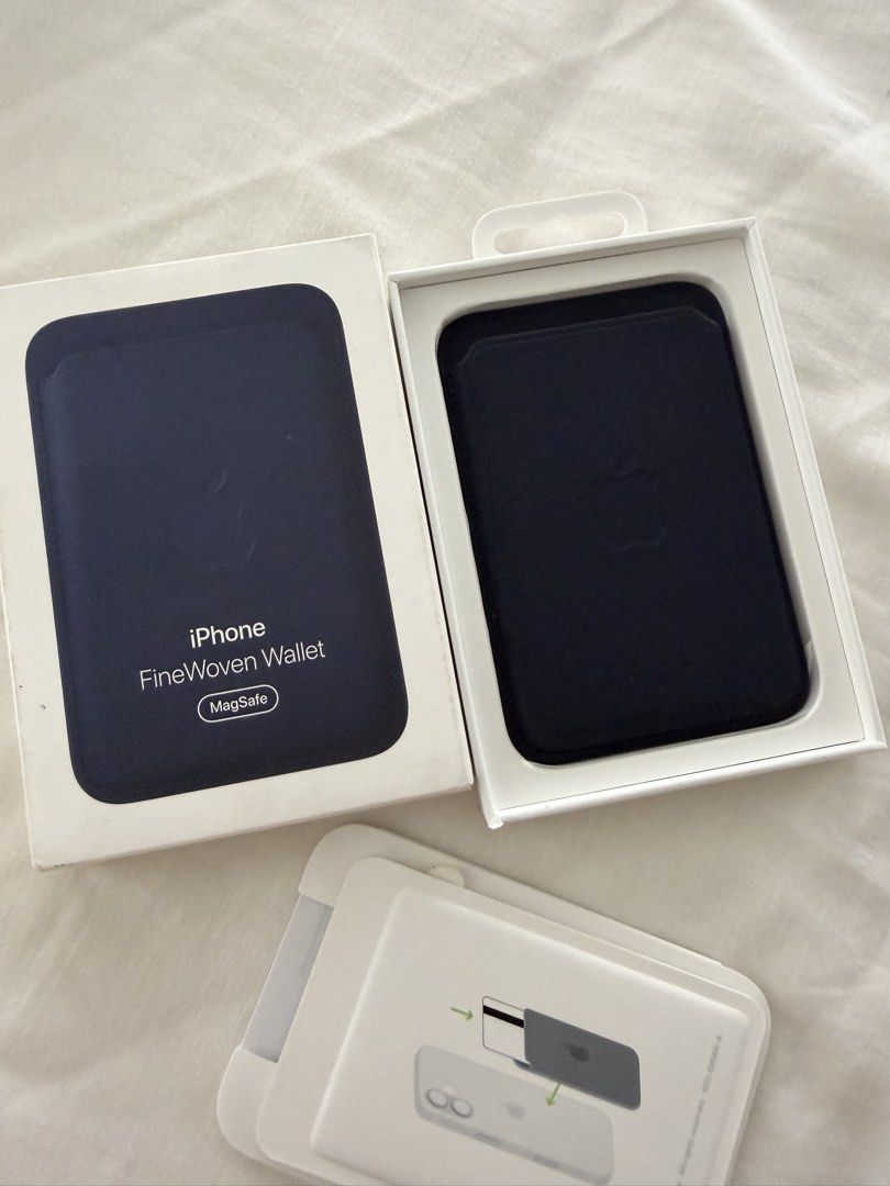 Apple Finewoven wallet w magsafe navy (Category: Other Gadgets) located in Cabanatuan. Submitted by frugalchic.md (Listing ID 1463135371, Image 1). Description: .