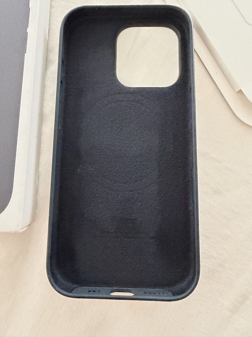 Apple Iphone 16 pro case (Category: Cases & Sleeves) located in Cabanatuan. Submitted by frugalchic.md (Listing ID 1463134361, Image 3). Description: .