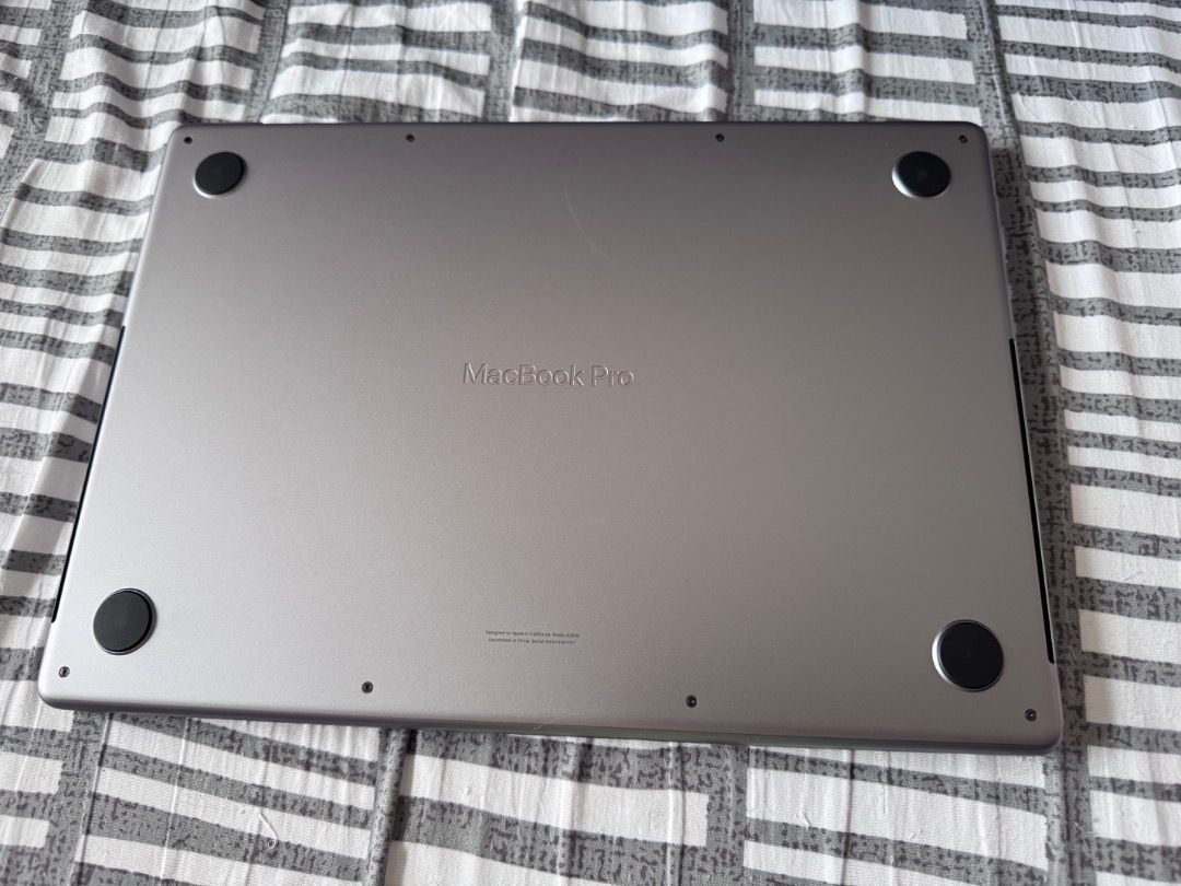 Apple MacBook Pro 14吋 M3 （分類：手提電腦）位於 Hong Kong。 由 yiufai75 提交（商品編號 1463143420，圖片 3）。簡介： 2024年 MacBook Pro 14吋 M3 晶片。8G ram 1TB SSD。銀色機身，有齊原裝盒、充電器同充電線。機身乾淨企理，mon冇花。幾乎全新，用唔多，所以放。有興趣隨時問價。將軍澳地鐵沿線交收。。