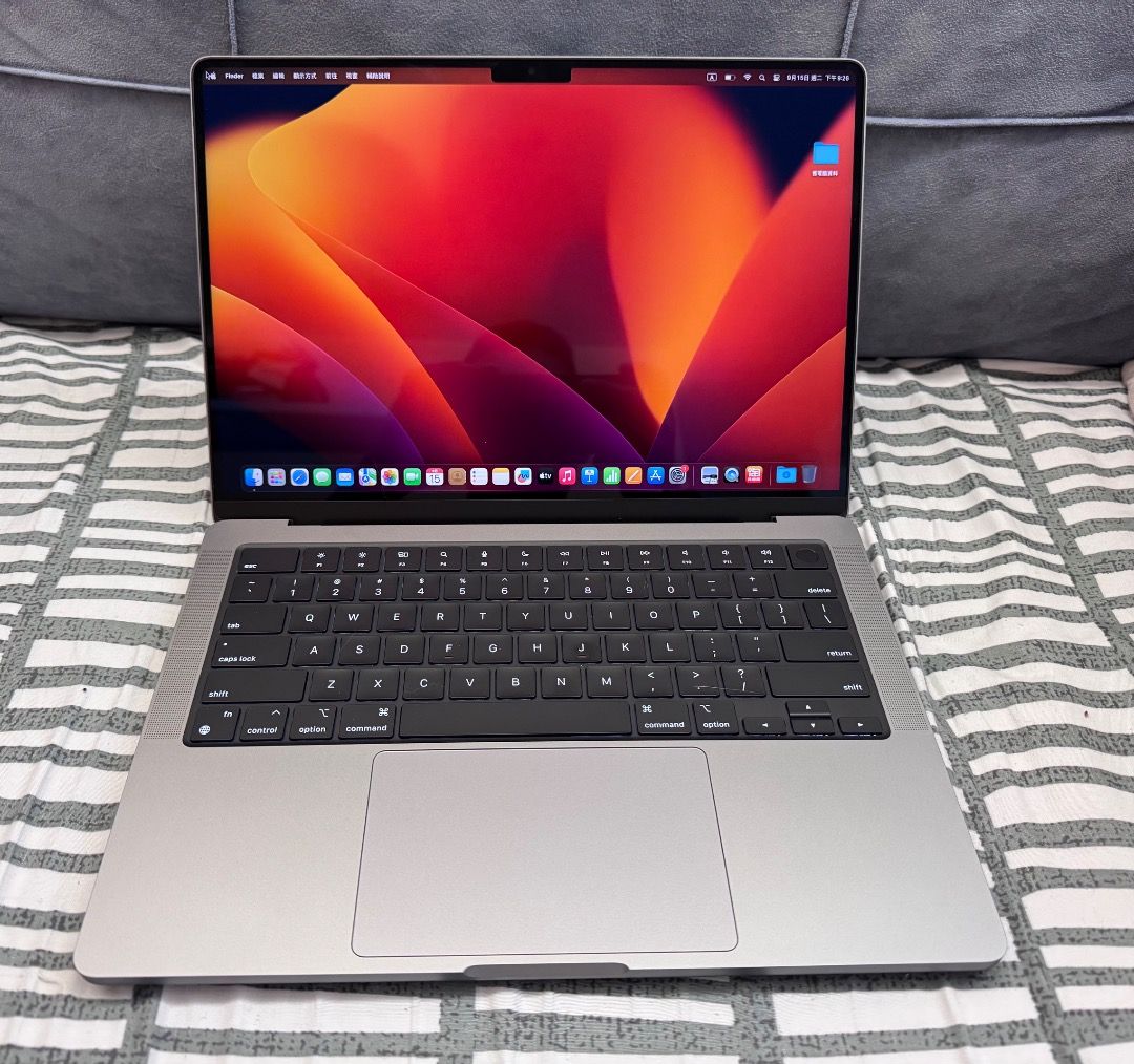 Apple MacBook Pro 14吋 M3 （分類：手提電腦）位於 Hong Kong。 由 yiufai75 提交（商品編號 1463143420，圖片 2）。簡介： 2024年 MacBook Pro 14吋 M3 晶片。8G ram 1TB SSD。銀色機身，有齊原裝盒、充電器同充電線。機身乾淨企理，mon冇花。幾乎全新，用唔多，所以放。有興趣隨時問價。將軍澳地鐵沿線交收。。