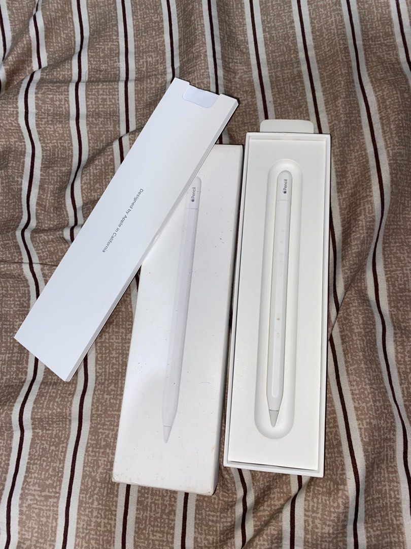 Apple Pencil (USB-C) (Category: Other Gadgets) located in Manila. Submitted by lapontop_ (Listing ID 1463131250, Image 1). Description: -slightly used -may onting stain sa magnet (visible sa picture) -price is negotiable -meetups: paranaque, pasay, and manila rfs: need funds for school.