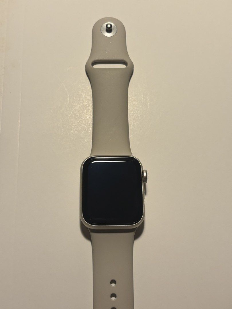 Apple Watch SE 1st Gen Starlight (Category: Wearables & Smart Watches) located in Ilagan. Submitted by ystroberry (Listing ID 1463203899, Image 1). Description: rfs: not being used na • screen is scratch and dent free! used with a case all throughout • bought last 2022 pa • batt health: 74%, charges 1-2 hours if drained • with original box, charging cord, large strap (unused) • can send more photos upon request sure buyers only pls and no lowball