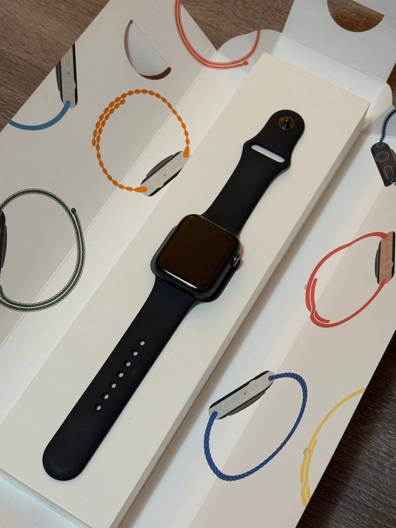 Apple Watch SE 44MM GPS (Category: Wearables & Smart Watches) located in Manila. Submitted by barbie_nicole17 (Listing ID 1463226185, Image 1). Description: Apple Watch SE 44MM GPS Space Gray Black Sport Band (S/M & M/L Band Size) First Owner 📍 Valenzuela / Tondo.