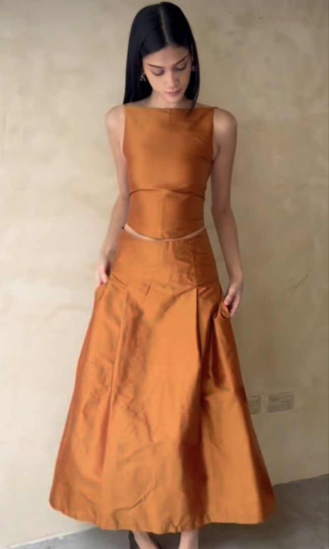 araw horizon top saffron (Category: Sleeveless) located in Quezon City. Submitted by yslmyslf (Listing ID 1463143408, Image 1). Description: .