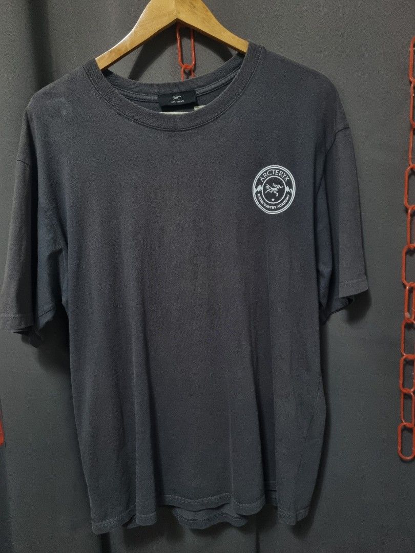 Arc' teryx (Category: Activewear) located in Manila. Submitted by solotrifting (Listing ID 1463231446, Image 2). Description: arc'teryx good condition dimention : 21 width, 29 length.